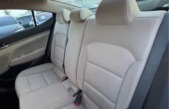 
								2017 Hyundai elantra SE Sedan 4D full									
