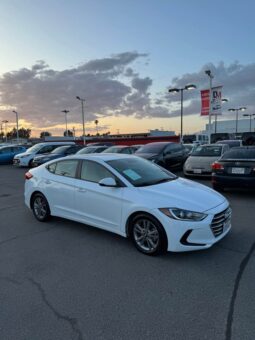 
										2017 Hyundai elantra SE Sedan 4D full									