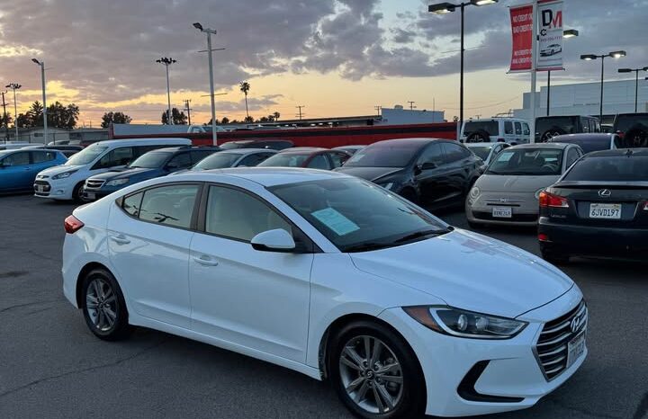 
								2017 Hyundai elantra SE Sedan 4D full									