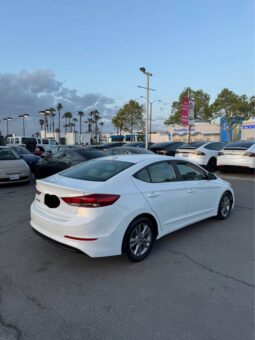 
										2017 Hyundai elantra SE Sedan 4D full									