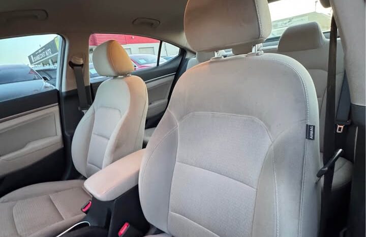 
								2017 Hyundai elantra SE Sedan 4D full									