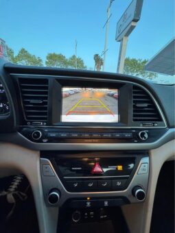 
										2017 Hyundai elantra SE Sedan 4D full									
