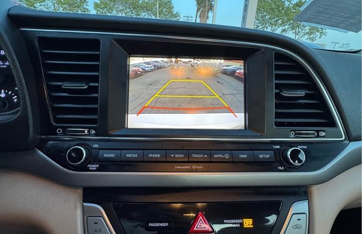 
								2017 Hyundai elantra SE Sedan 4D full									