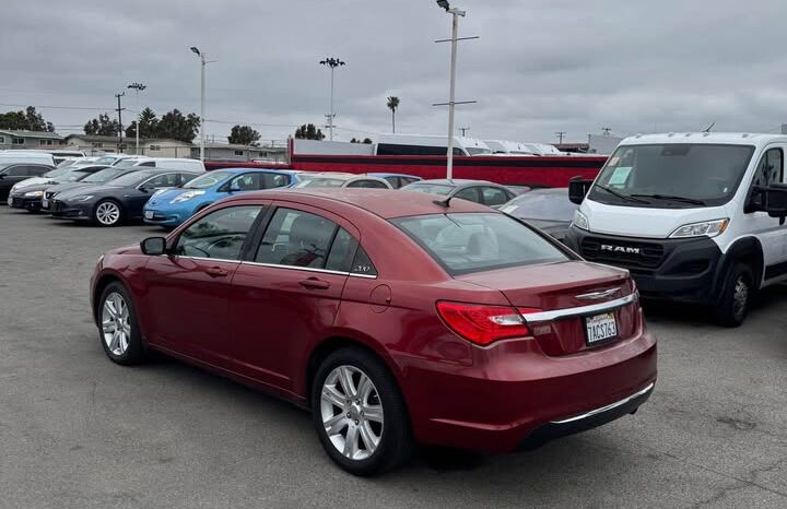 
								2013 Chrysler 200 LX Sedan 4D full									