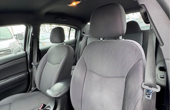 
								2013 Chrysler 200 LX Sedan 4D full									