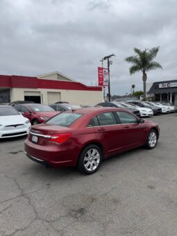 
										2013 Chrysler 200 LX Sedan 4D full									