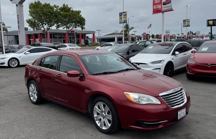 
								2013 Chrysler 200 LX Sedan 4D full									