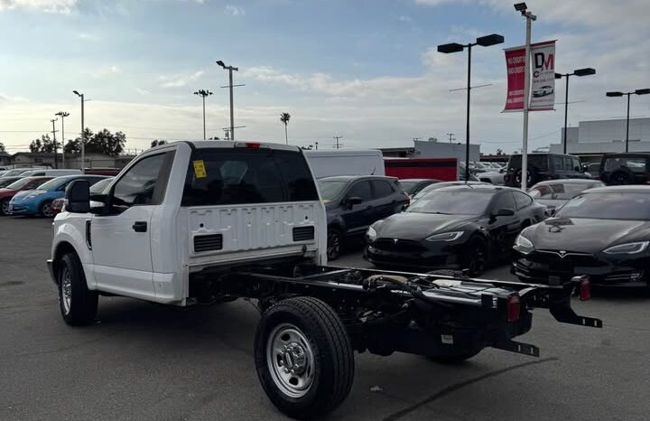 
								2017 Ford f350 regular cab & chassis full									