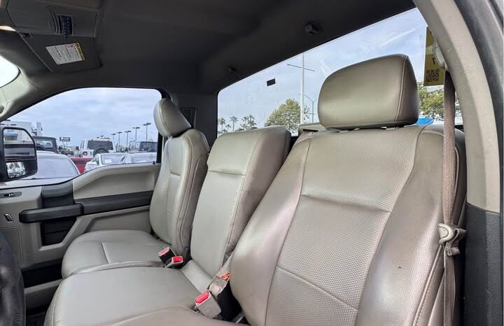 
								2017 Ford f350 regular cab & chassis full									