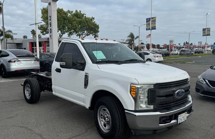 
								2017 Ford f350 regular cab & chassis full									
