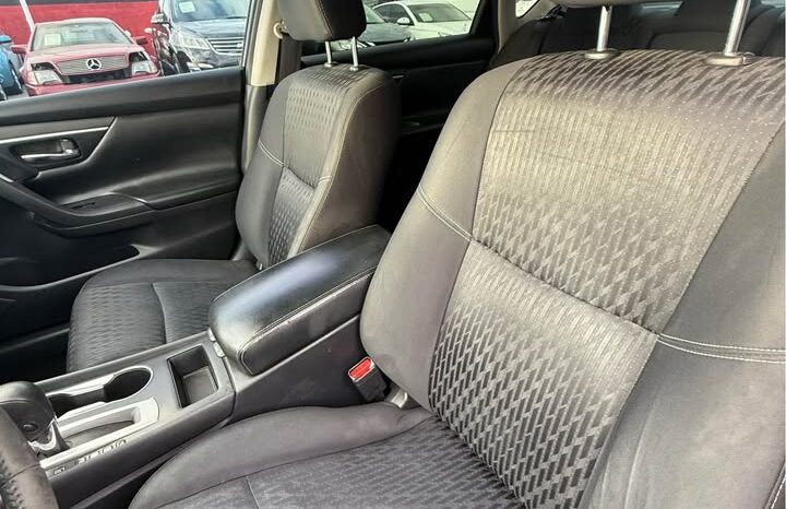 
								2019 Nissan sentra S Sedan 4D full									