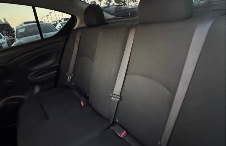 
								2016 Nissan versa full									