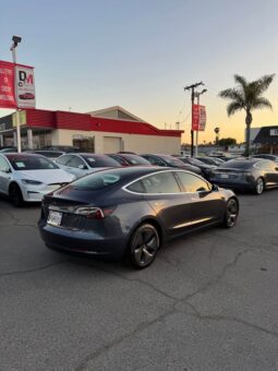 
										2019 Tesla model 3 Standard Range Plus Sedan 4D full									