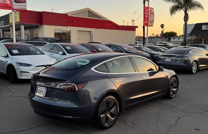 
								2019 Tesla model 3 Standard Range Plus Sedan 4D full									