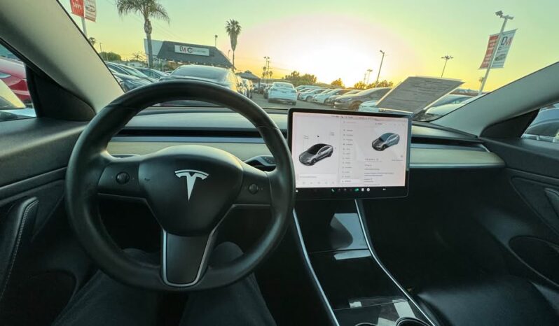 
								2019 Tesla model 3 Standard Range Plus Sedan 4D full									