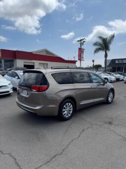 
										2017 Chrysler pacifica Touring L Minivan 4D full									
