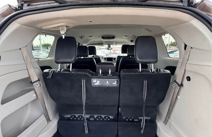
								2017 Chrysler pacifica Touring L Minivan 4D full									