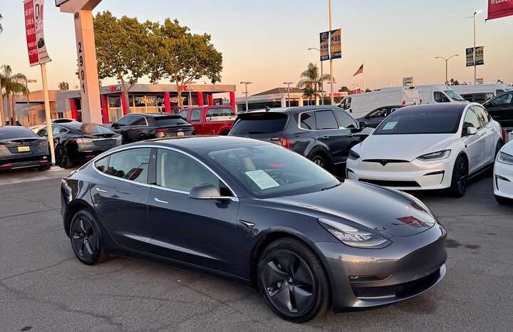 
								2019 Tesla model 3 Standard Range Plus Sedan 4D full									