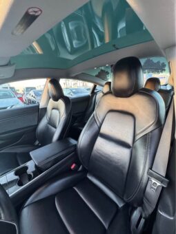 
										2019 Tesla model 3 Standard Range Plus Sedan 4D full									