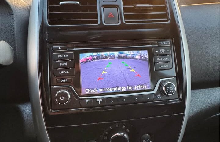 
								2018 Nissan versa SV Sedan 4D full									