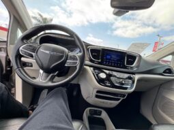 
										2017 Chrysler pacifica Touring L Minivan 4D full									