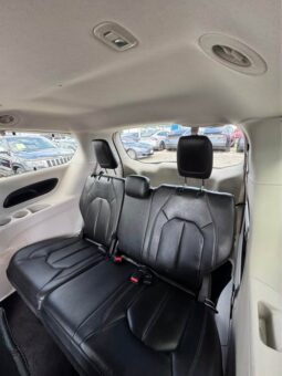 
										2017 Chrysler pacifica Touring L Minivan 4D full									