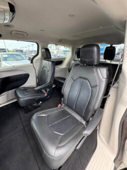 
										2017 Chrysler pacifica Touring L Minivan 4D full									
