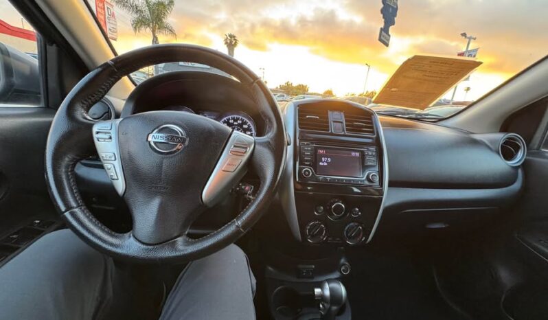 
								2018 Nissan versa SV Sedan 4D full									