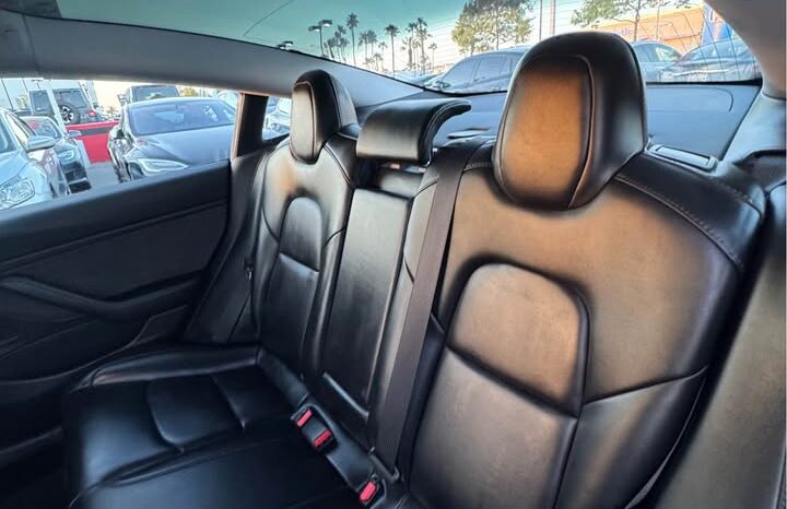 
								2019 Tesla model 3 Standard Range Plus Sedan 4D full									