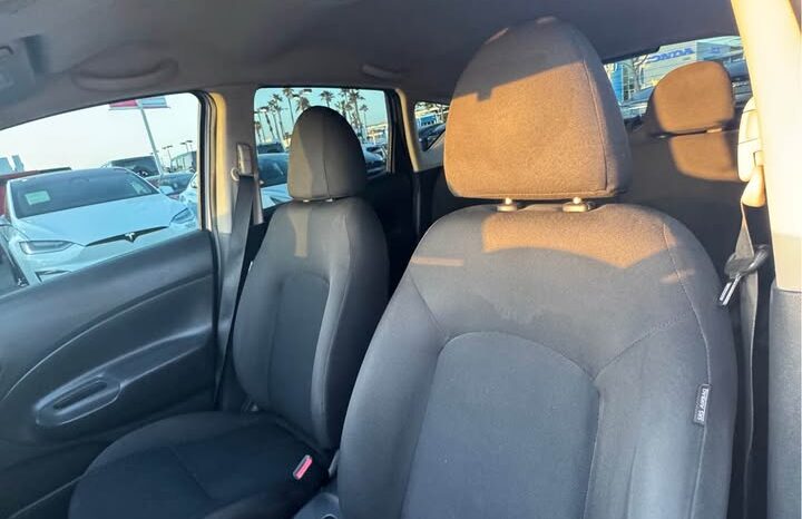 
								2015 Nissan versa note full									