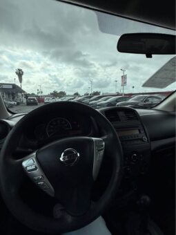 
										2017 Nissan versa full									