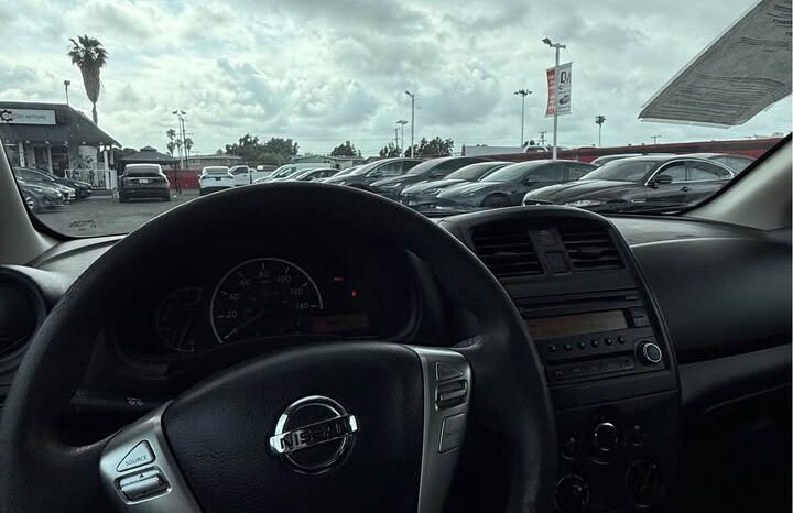 
								2017 Nissan versa full									