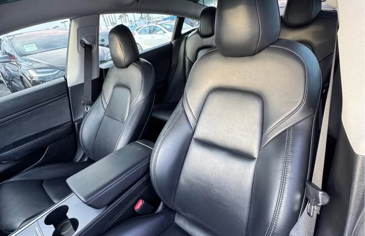 
								2021 Tesla model 3 Standard Range Plus Sedan 4D full									