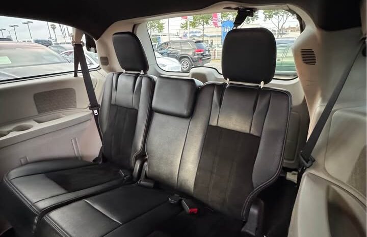 
								2016 Dodge grand caravan passenger SXT Minivan 4D full									