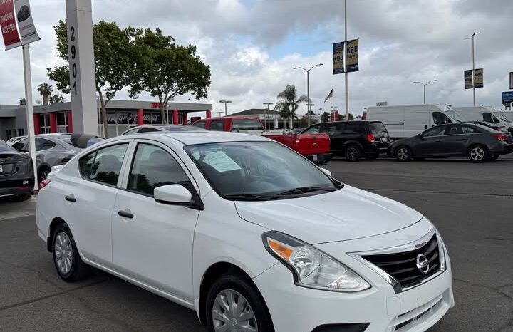
								2017 Nissan versa full									