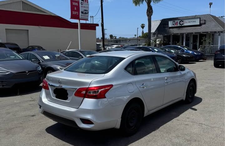 
								2019 Nissan sentra S Sedan 4D full									