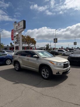 2014 Toyota highlander LE Plus