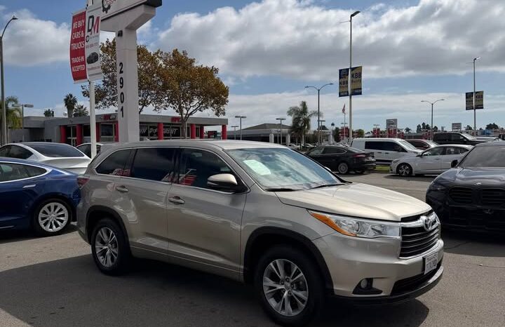 
								2014 Toyota highlander LE Plus full									