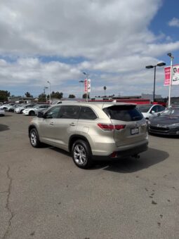 
										2014 Toyota highlander LE Plus full									