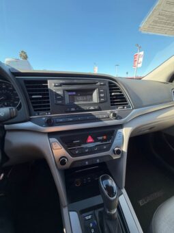 
										2017 Hyundai elantra SE Sedan 4D full									