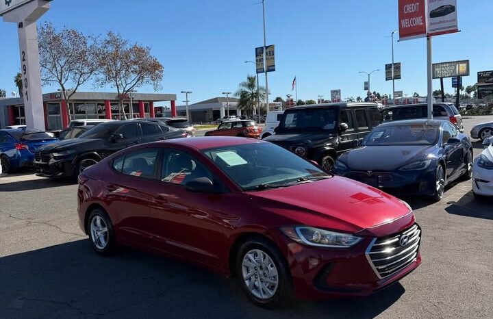 
								2017 Hyundai elantra SE Sedan 4D full									