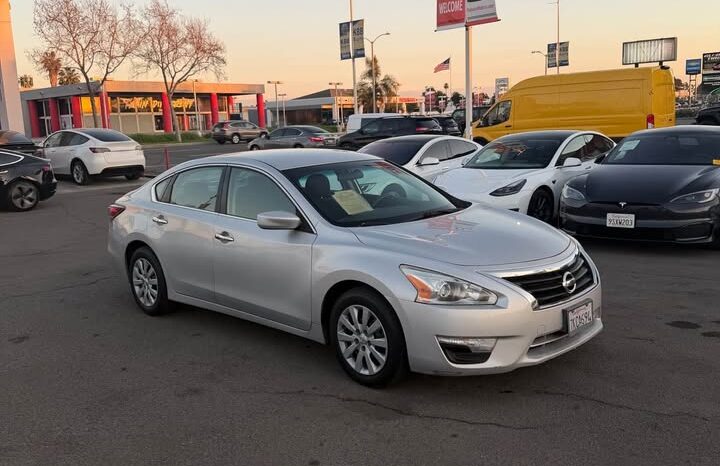 
								2014 Nissan altima 2.5 S Sedan 4D full									