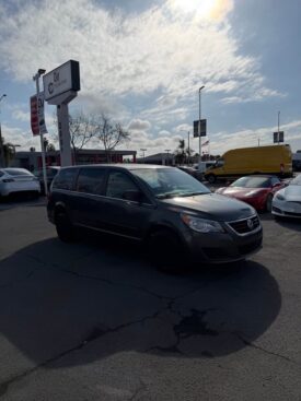 2010 Volkswagen routan