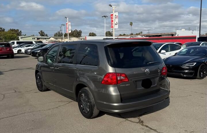 
								2010 Volkswagen routan full									