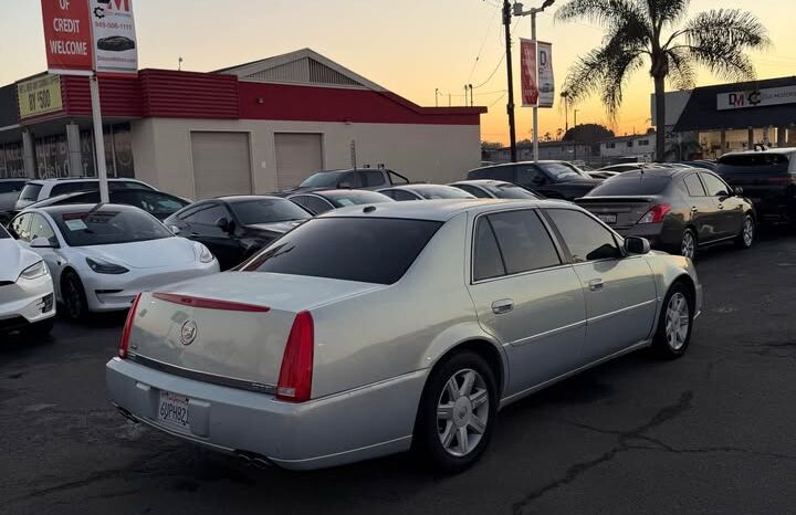 
								2006 Cadillac dts Sedan 4D full									