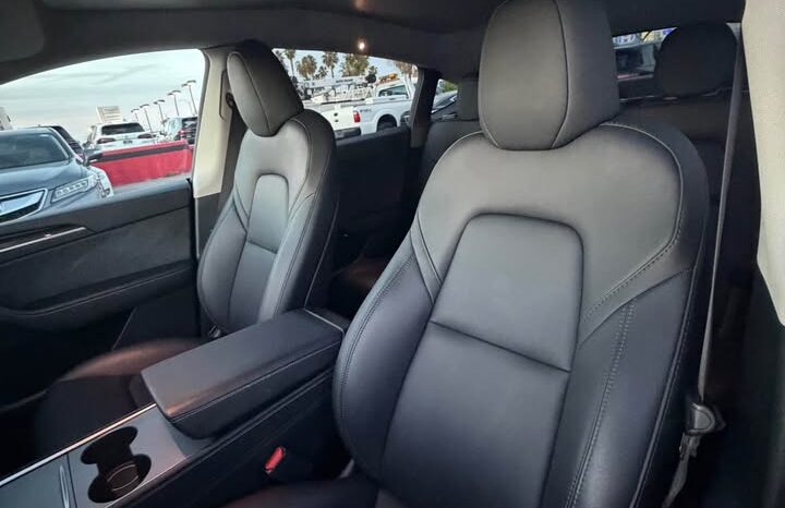 
								2024 Tesla model y Standard Range Sport Utility 4D full									