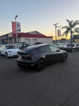 2024 Tesla model y Standard Range Sport Utility 4D