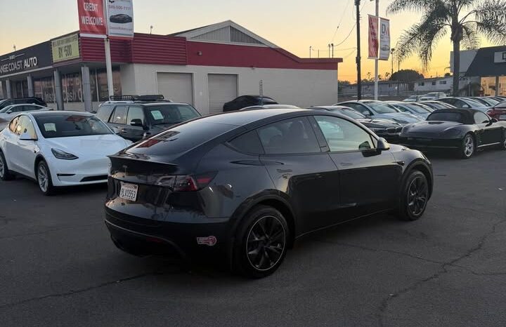 
								2024 Tesla model y Standard Range Sport Utility 4D full									