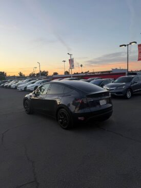 2024 Tesla model y Standard Range Sport Utility 4D