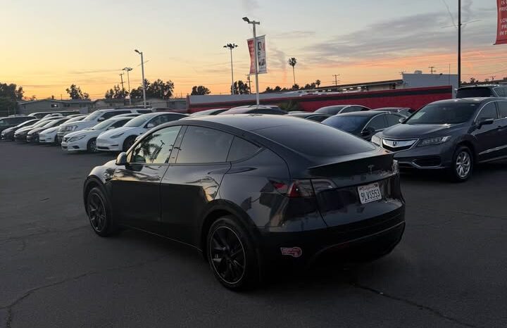 
								2024 Tesla model y Standard Range Sport Utility 4D full									